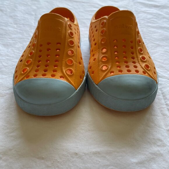 Native Yellow Water Shoes size 6 - Picture 3 of 8